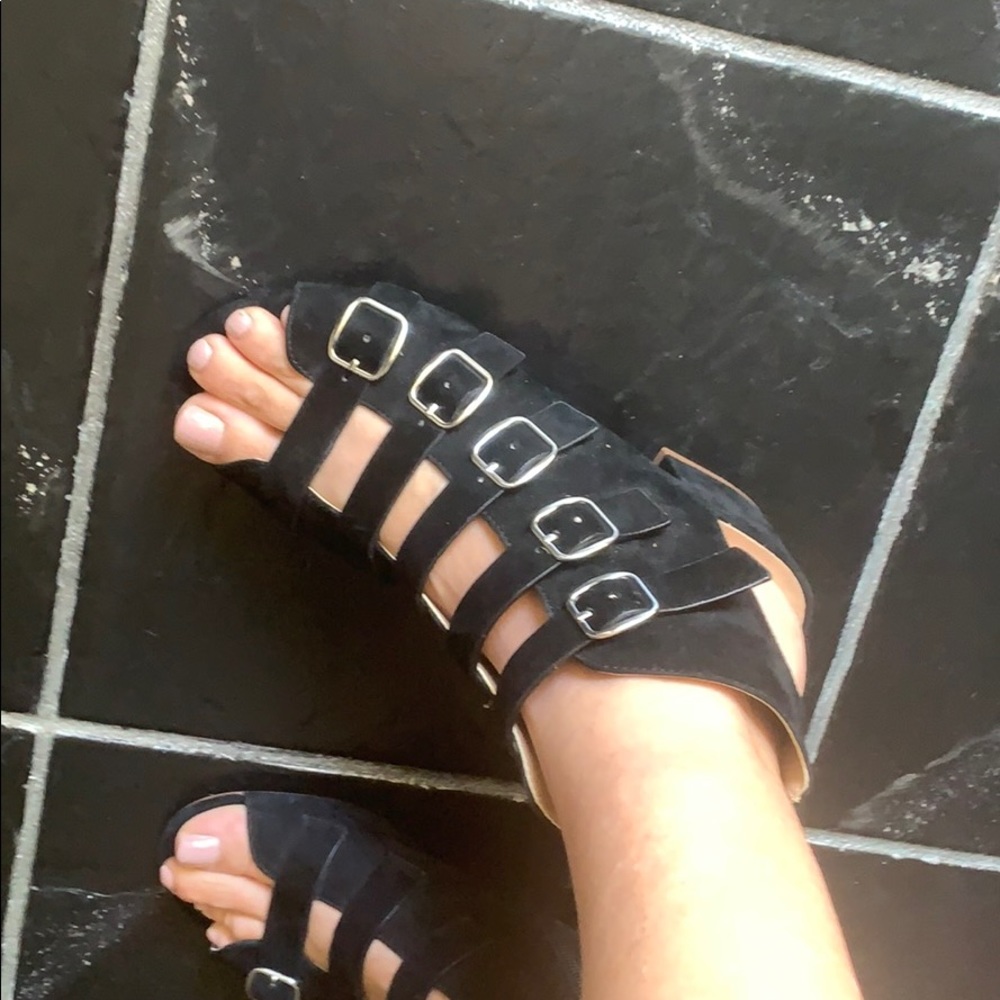 Cute Kensie black low heels. 7 1/2 NWOT.
